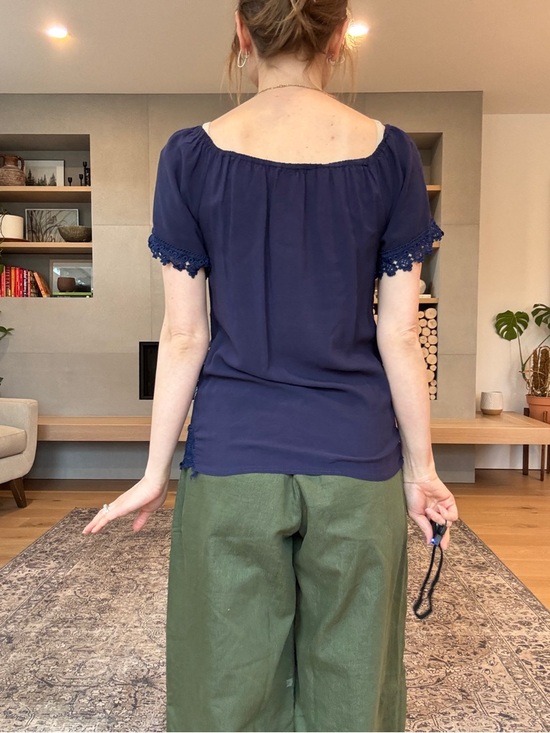 Vintage Navy Floral Embroidered off shoulder or Short-Sleeve Women's Top xs to s - Picture 6 of 15